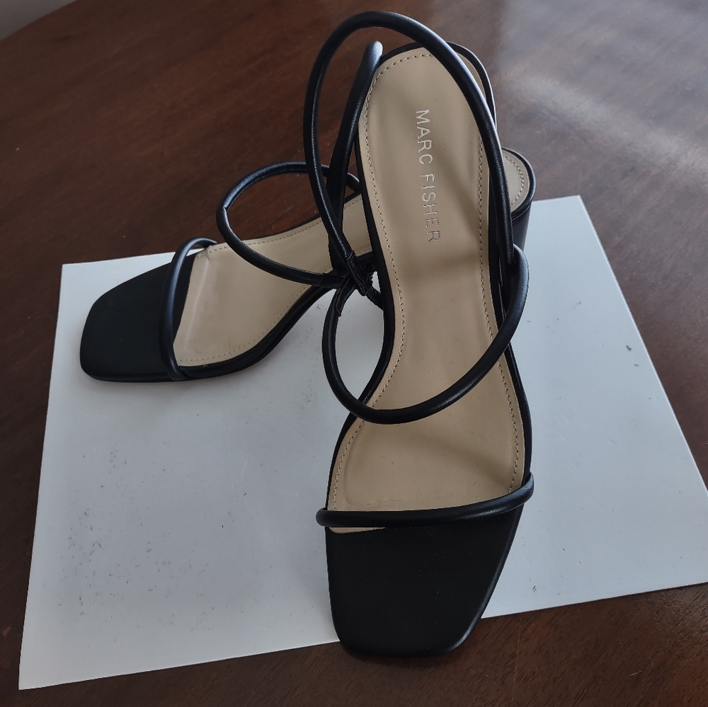 New unused MARC FISHER Sz 7.5M minimalist black sandals